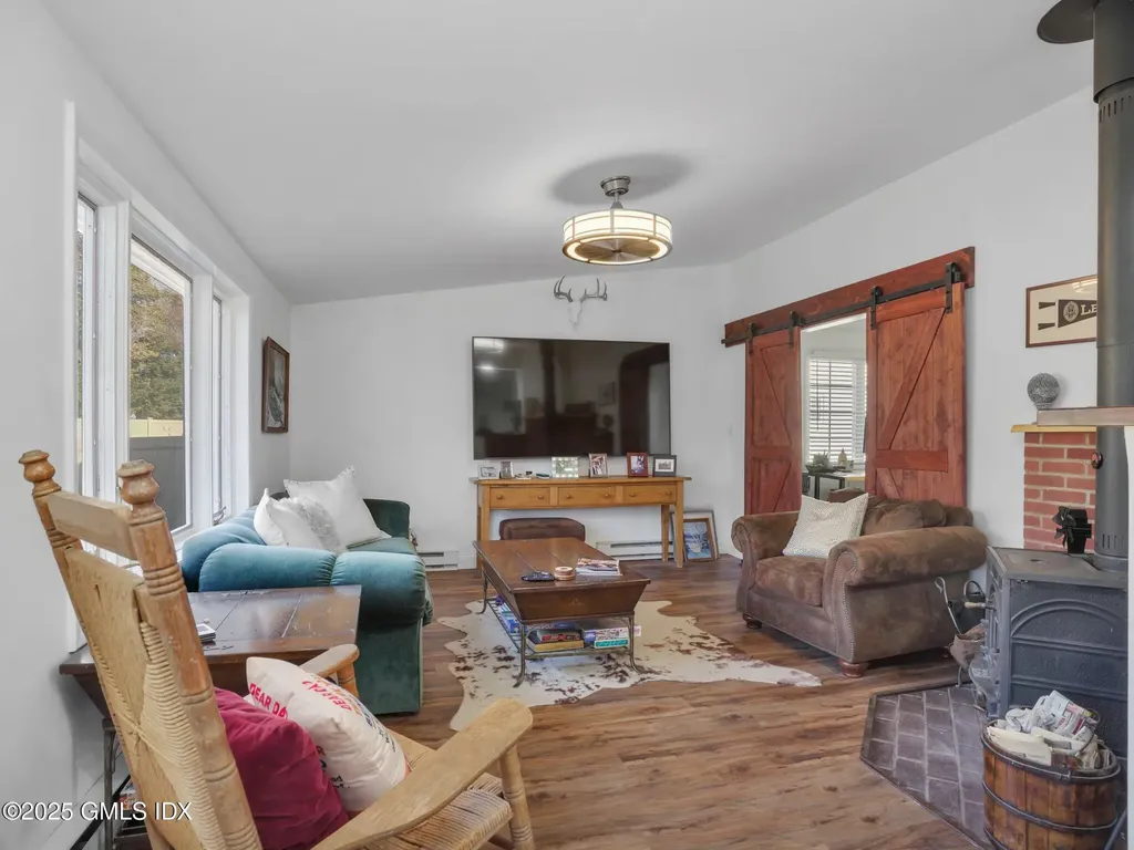 31 Summit Road Riverside CT 06878