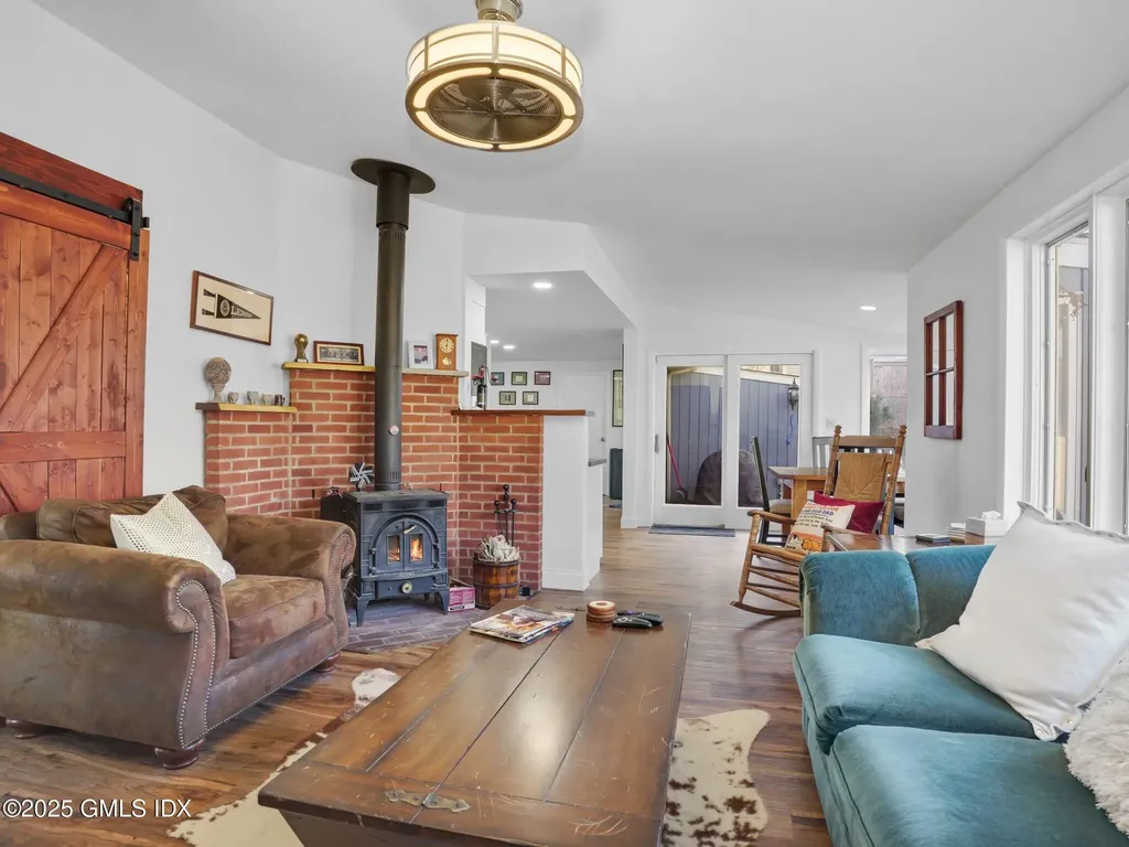 31 Summit Road Riverside CT 06878