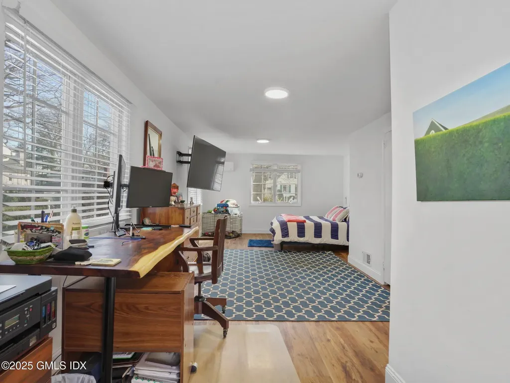 31 Summit Road Riverside CT 06878