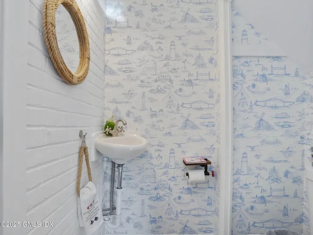 31 Summit Road Riverside CT 06878