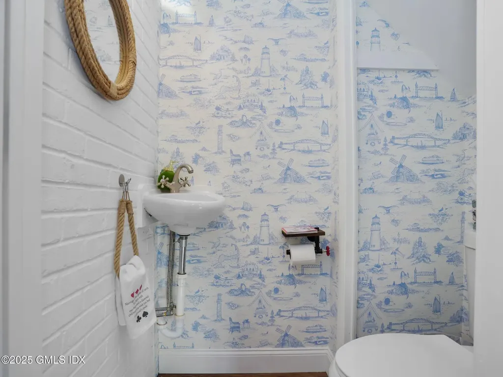 31 Summit Road Riverside CT 06878