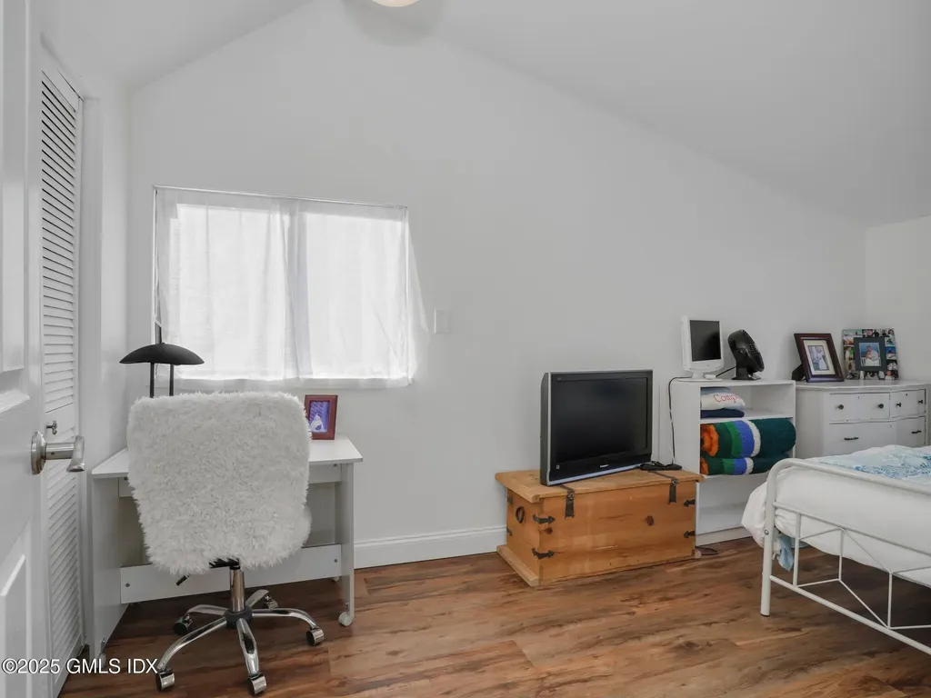 31 Summit Road Riverside CT 06878