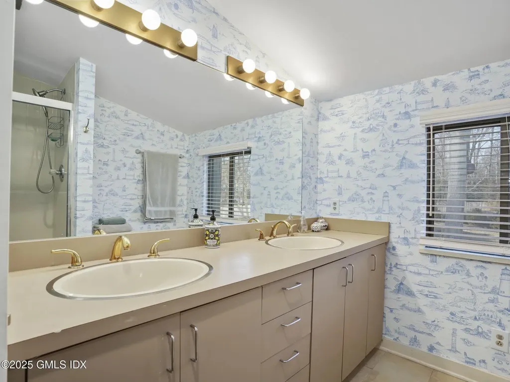 31 Summit Road Riverside CT 06878