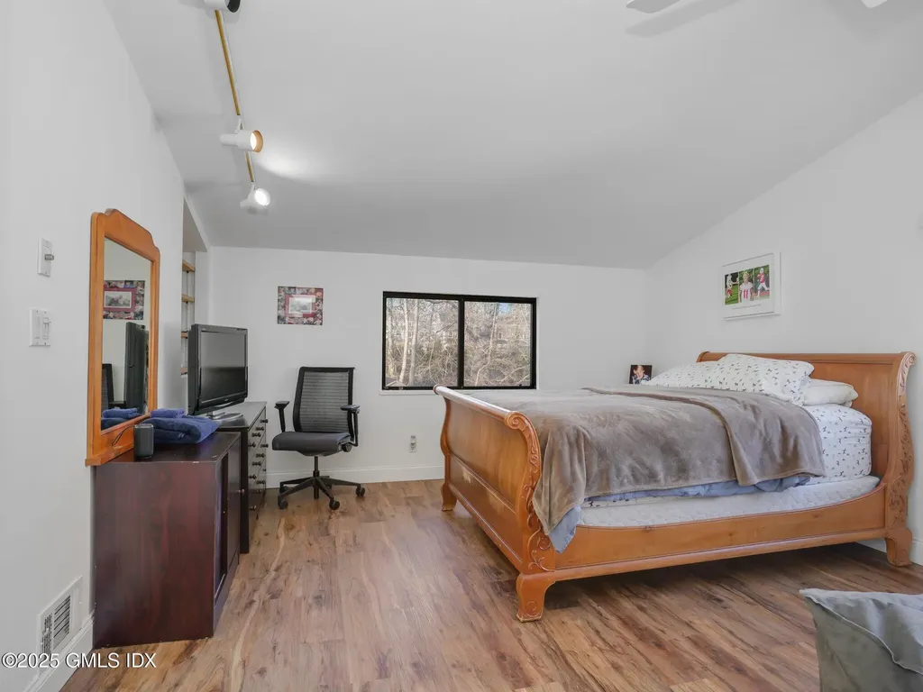 31 Summit Road Riverside CT 06878