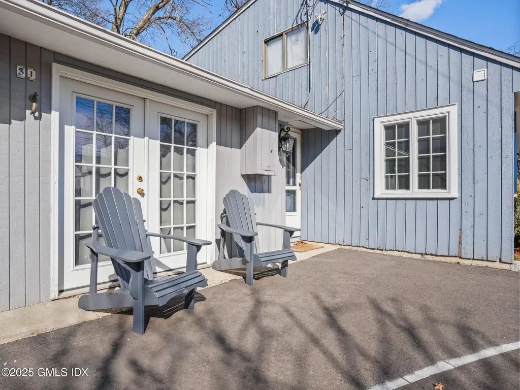 31 Summit Road Riverside CT 06878