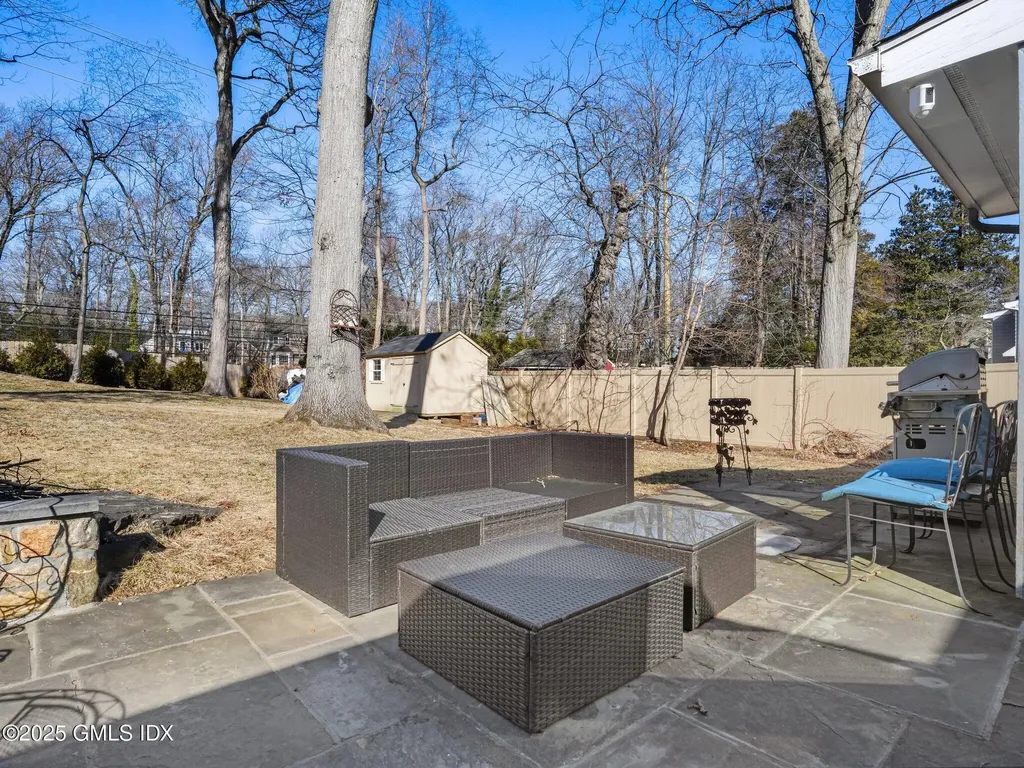 31 Summit Road Riverside CT 06878