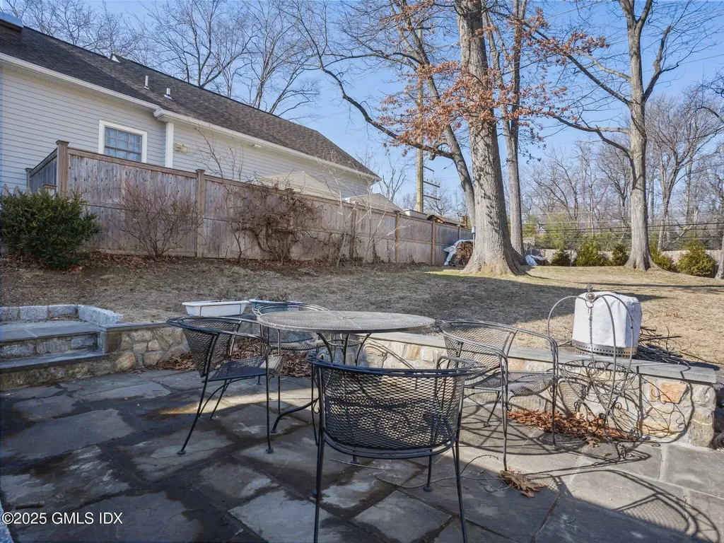 31 Summit Road Riverside CT 06878