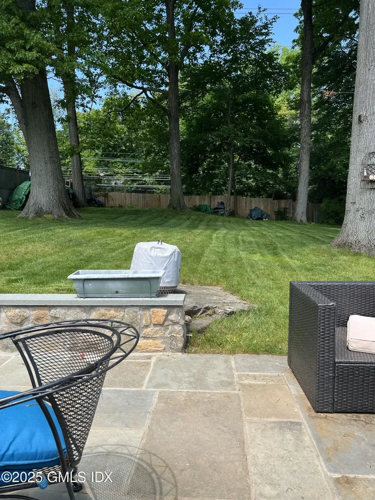 31 Summit Road Riverside CT 06878