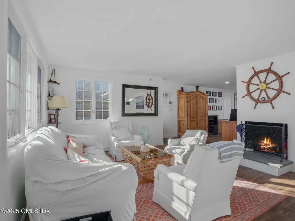 31 Summit Road Riverside CT 06878