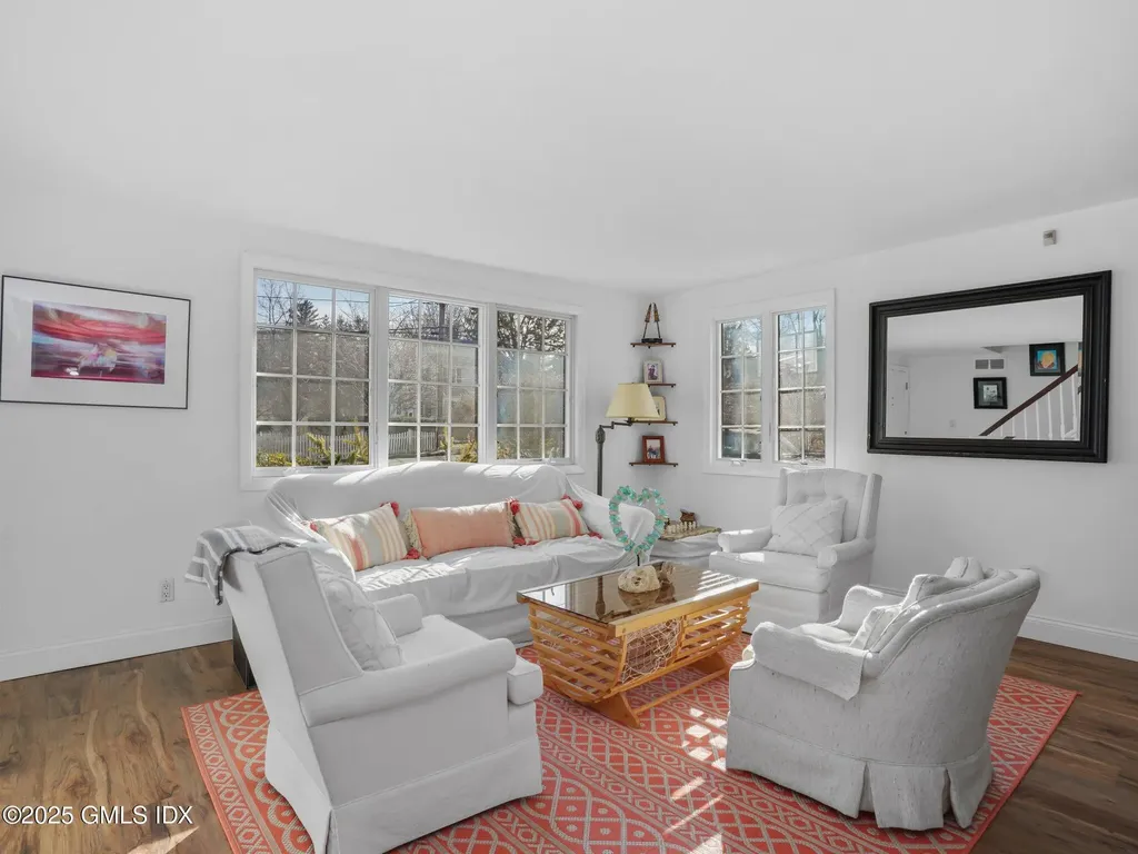 31 Summit Road Riverside CT 06878