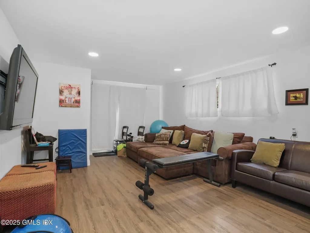 31 Summit Road Riverside CT 06878