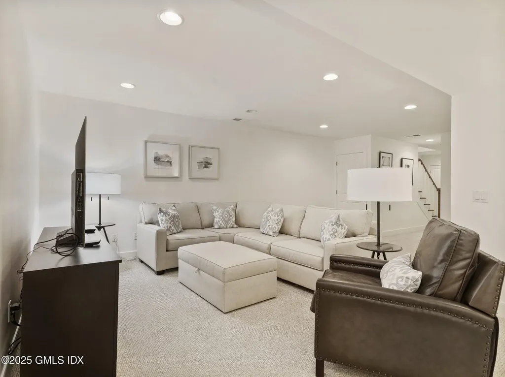 77 Havemeyer Lane Stamford CT 06902