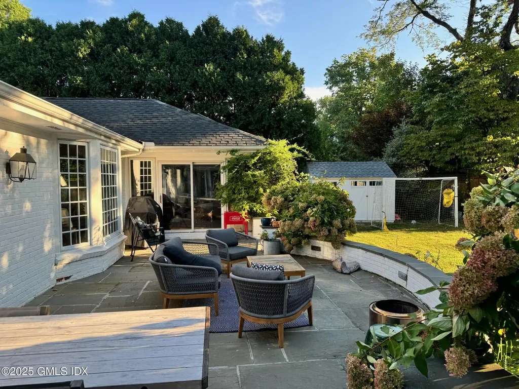 35 Druid Lane Riverside CT 06878