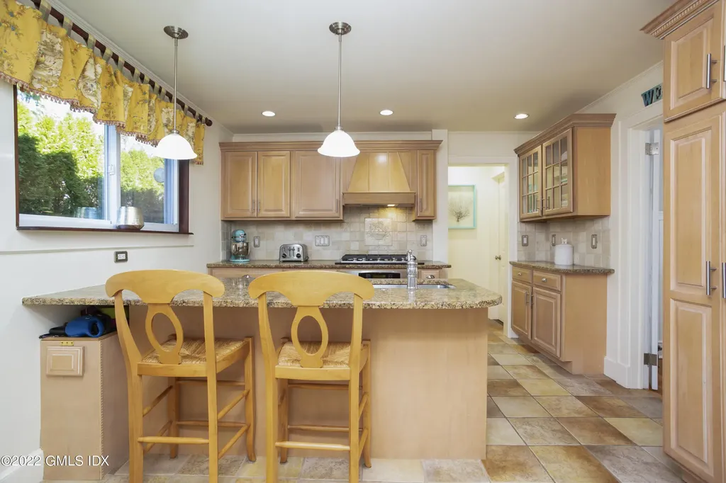 49 Le Grande Avenue Greenwich CT 06830