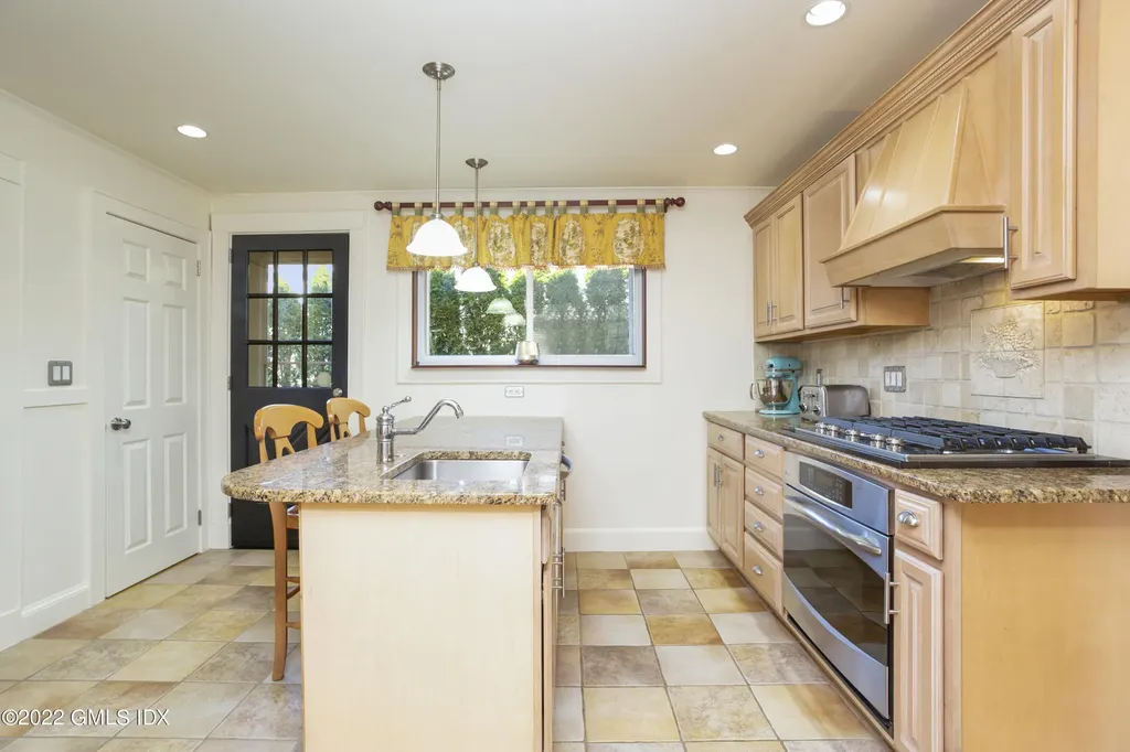 49 Le Grande Avenue Greenwich CT 06830