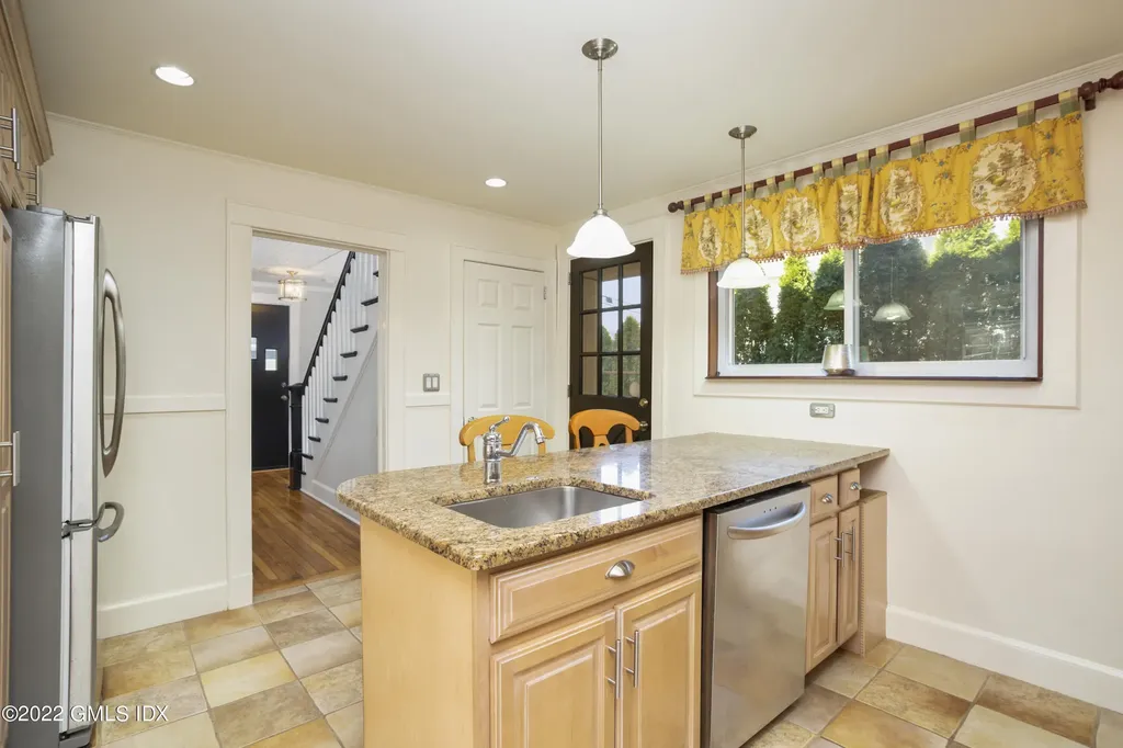 49 Le Grande Avenue Greenwich CT 06830