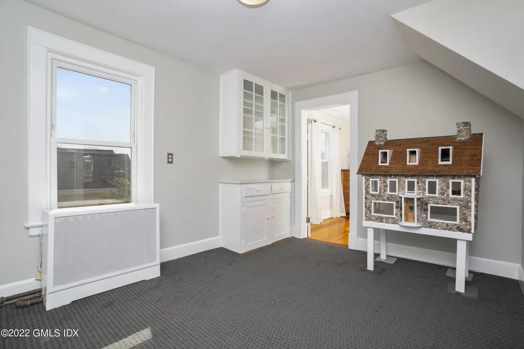 49 Le Grande Avenue Greenwich CT 06830