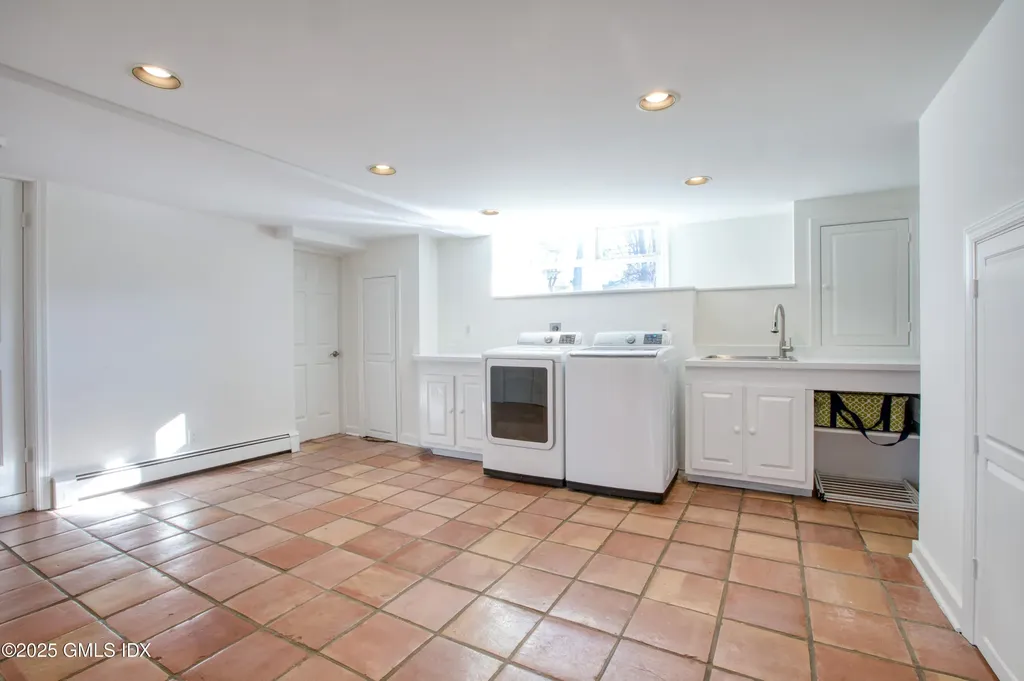 7 Cherry Tree Lane Riverside CT 06878