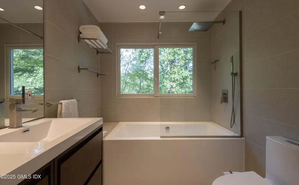 979 Lake Avenue Greenwich CT 06831