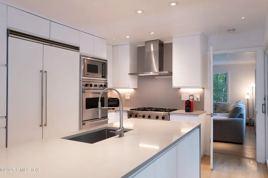 979 Lake Avenue Greenwich CT 06831