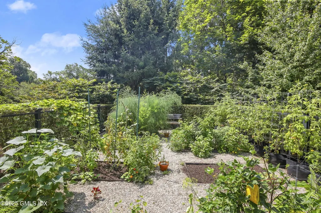 40 Upland Drive Greenwich CT 06831