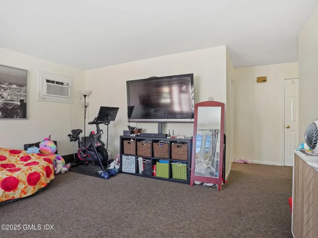 171 1/2 Henry Street Greenwich CT 06830