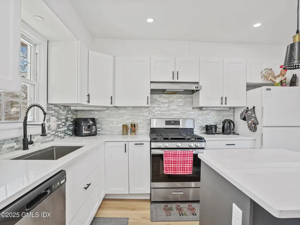 171 1/2 Henry Street Greenwich CT 06830