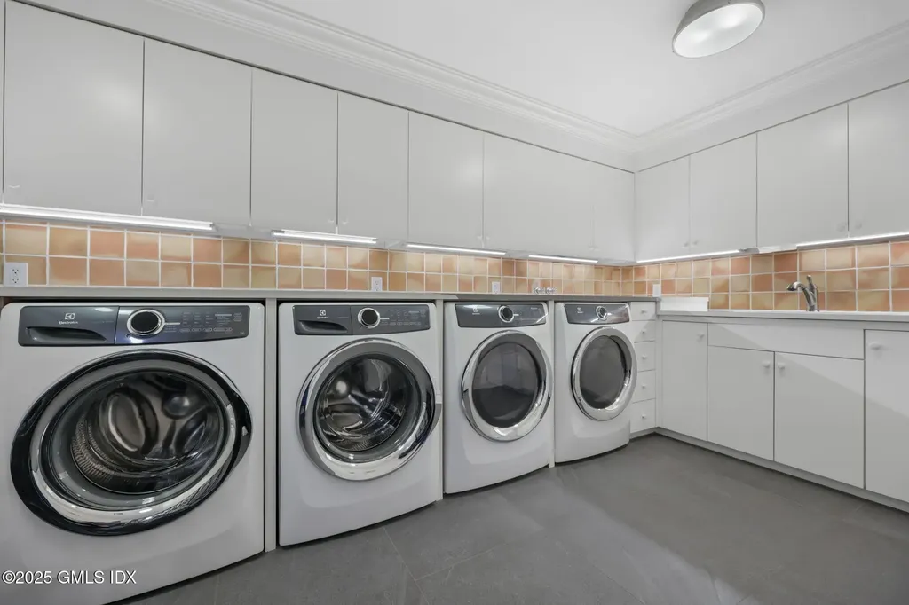 65 Hunting Ridge Road Greenwich CT 06831