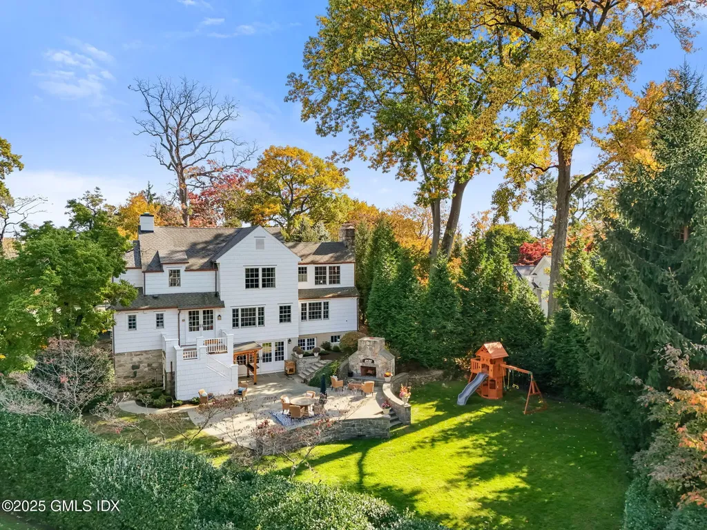 45 Wesskum Wood Road Riverside CT 06878