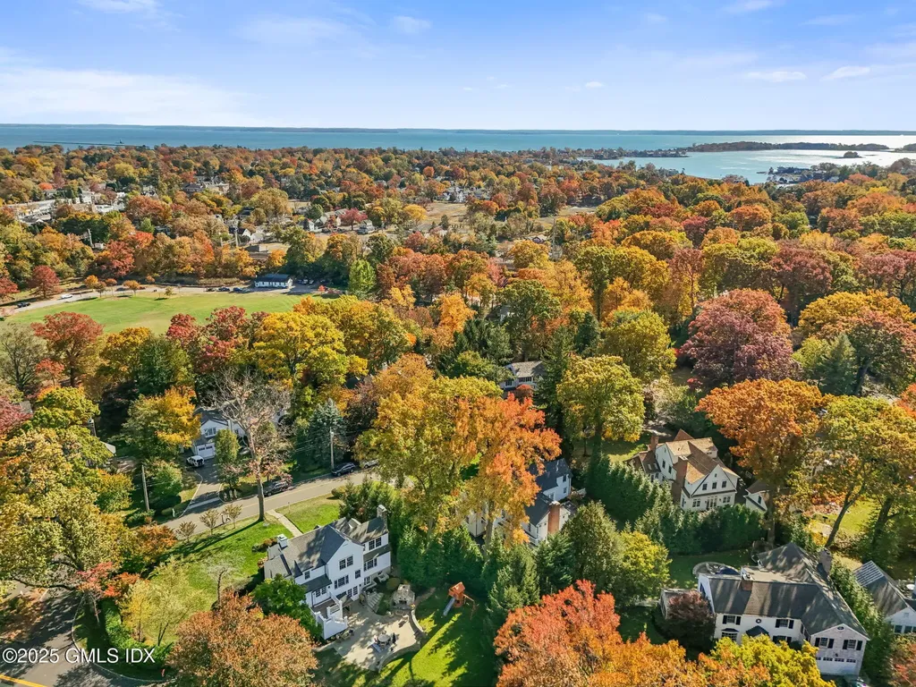 45 Wesskum Wood Road Riverside CT 06878