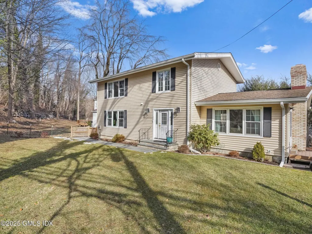 18 Coachlamp Lane Stamford CT 06902