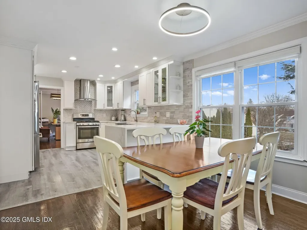 18 Coachlamp Lane Stamford CT 06902