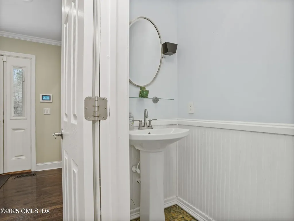 18 Coachlamp Lane Stamford CT 06902