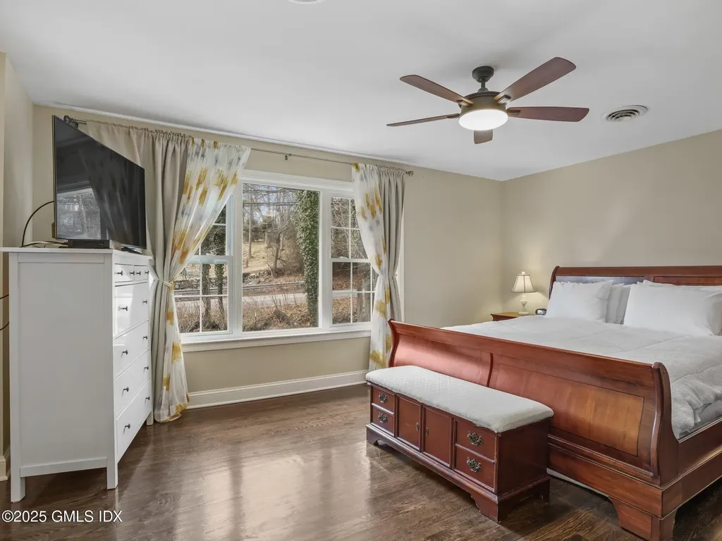 18 Coachlamp Lane Stamford CT 06902