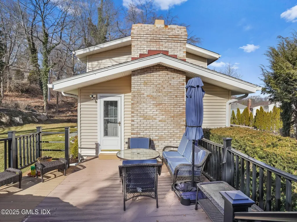 18 Coachlamp Lane Stamford CT 06902