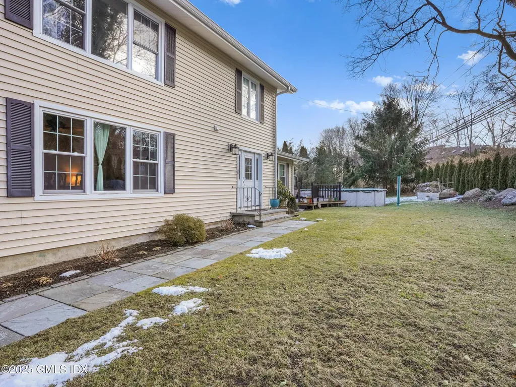 18 Coachlamp Lane Stamford CT 06902