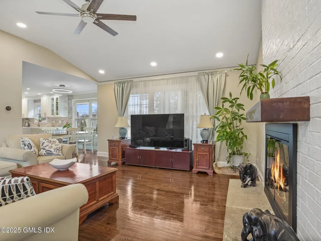 18 Coachlamp Lane Stamford CT 06902