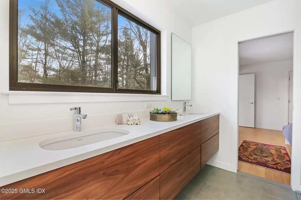 968 Lake Avenue Greenwich CT 06831