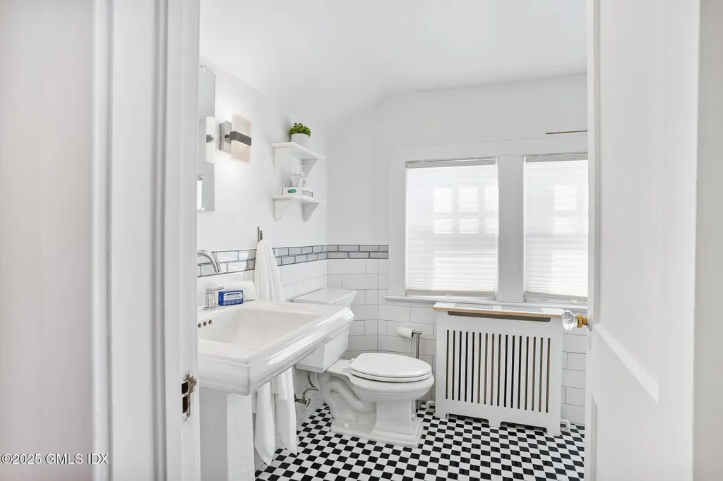 22 Oval Avenue Riverside CT 06878