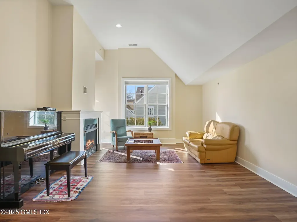 77 Havemeyer Lane Stamford CT 06902