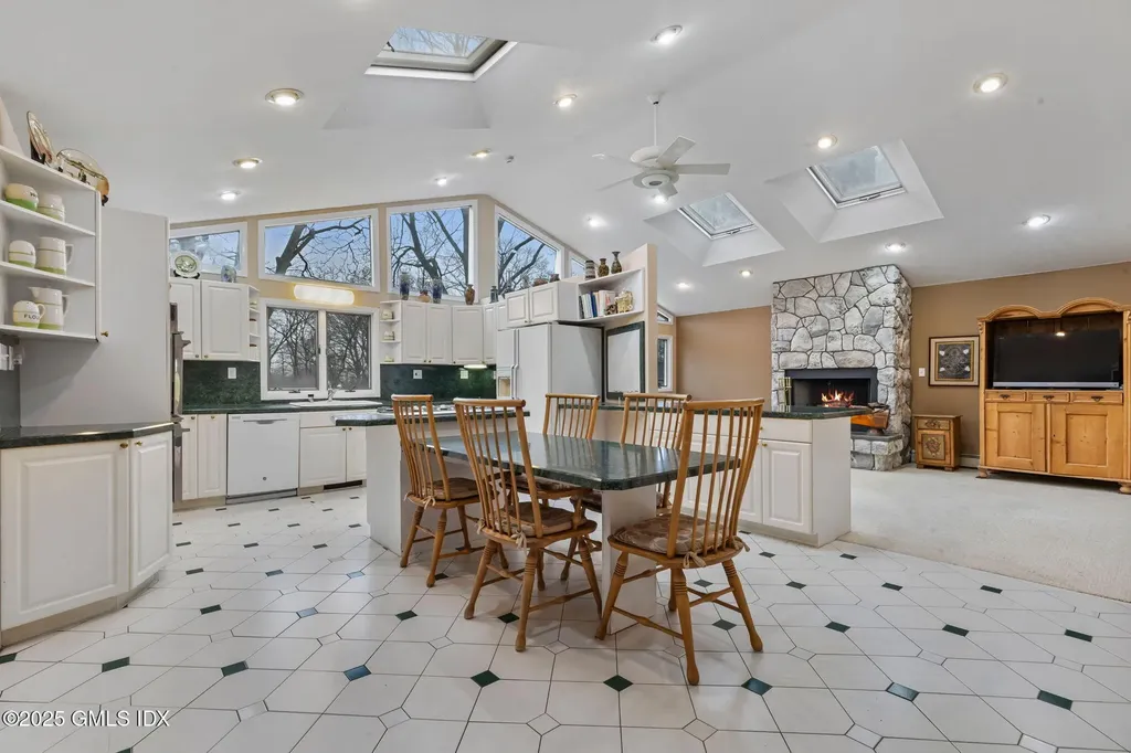 23 Old Wagon Road Old Greenwich CT 06870