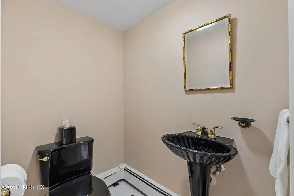 23 Old Wagon Road Old Greenwich CT 06870