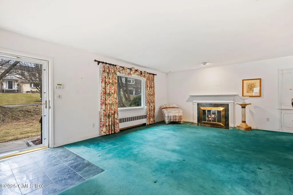 23 Old Wagon Road Old Greenwich CT 06870