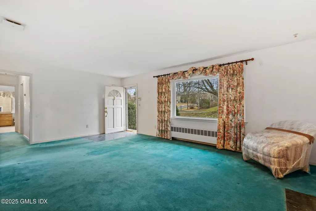 23 Old Wagon Road Old Greenwich CT 06870