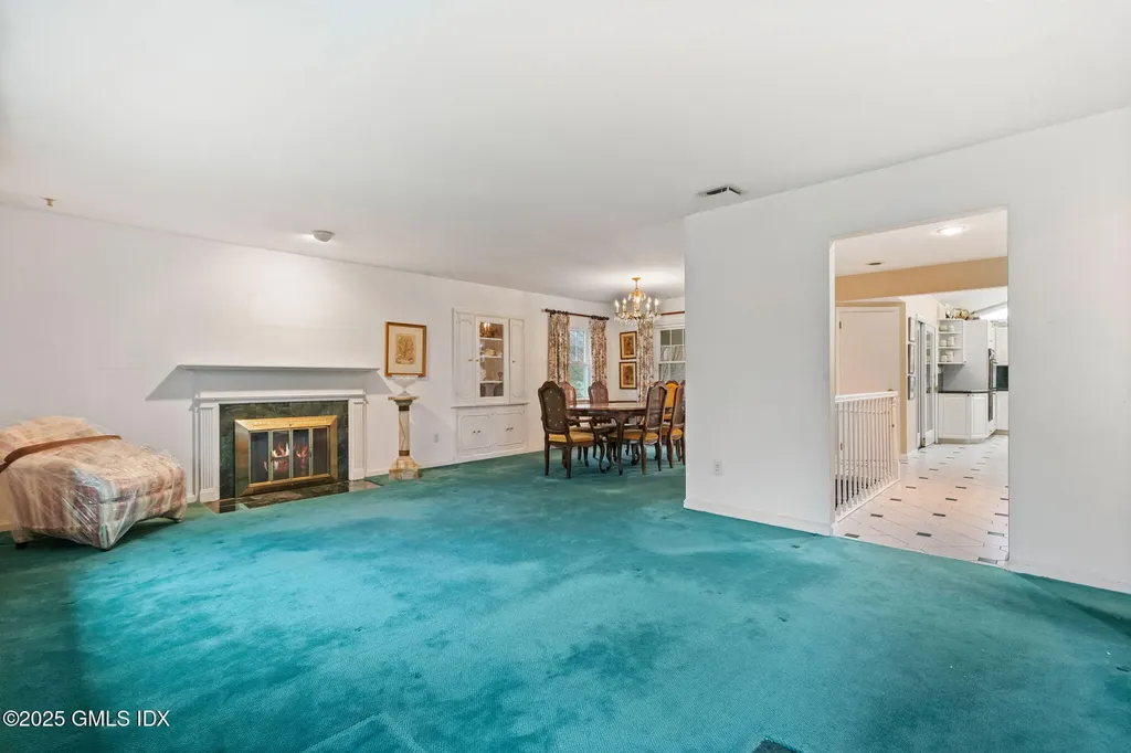 23 Old Wagon Road Old Greenwich CT 06870