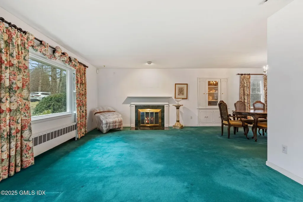 23 Old Wagon Road Old Greenwich CT 06870