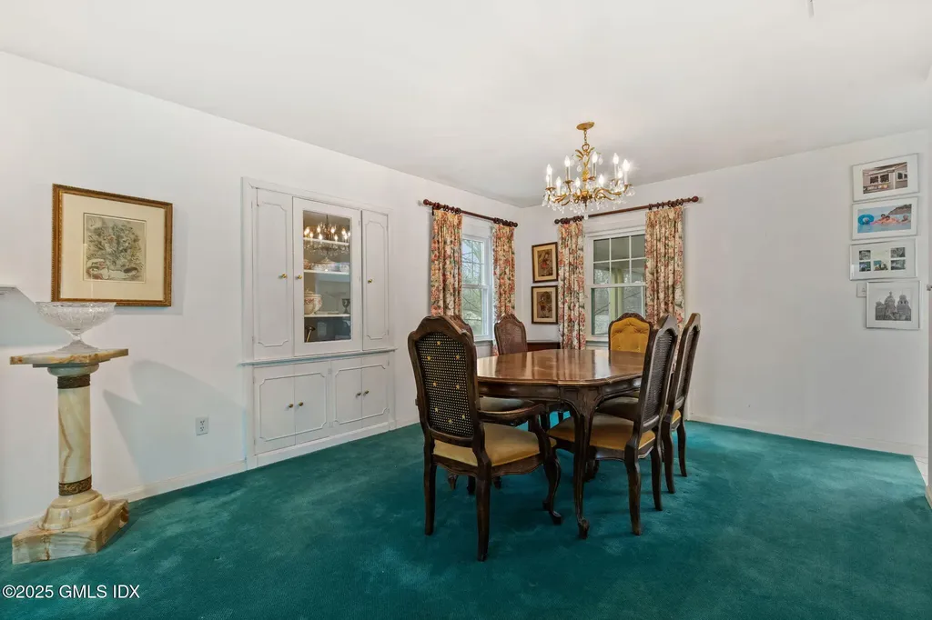 23 Old Wagon Road Old Greenwich CT 06870