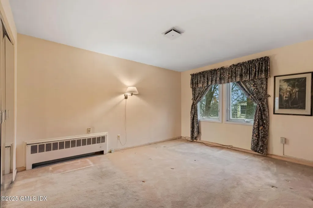 23 Old Wagon Road Old Greenwich CT 06870