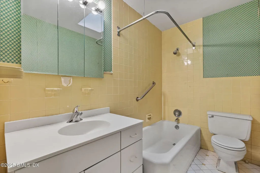 23 Old Wagon Road Old Greenwich CT 06870