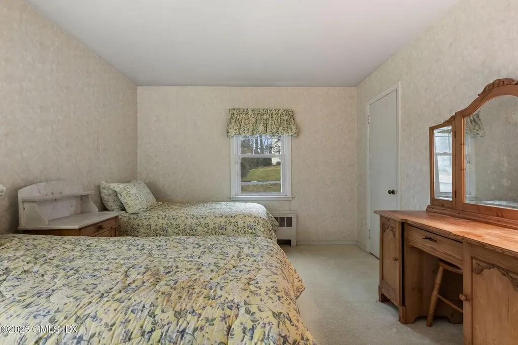 23 Old Wagon Road Old Greenwich CT 06870